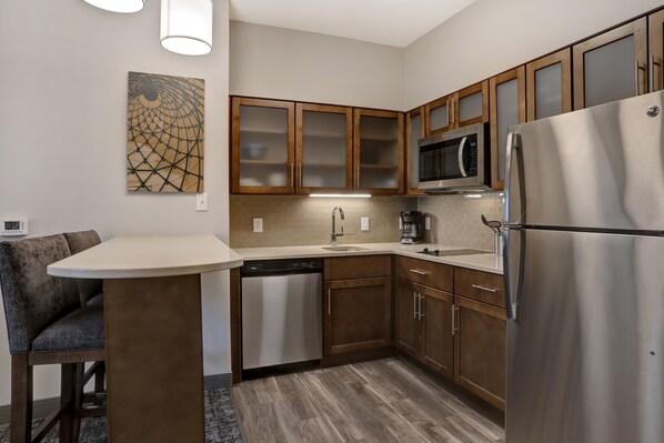 Fridge, microwave, stovetop, dishwasher - Flexible 1-Bedroom Suite w/ Full Kitchen, KS (Overland Park)