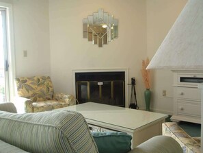 TV - 2BR Condo with Pool & Beach Access (Ocean City)