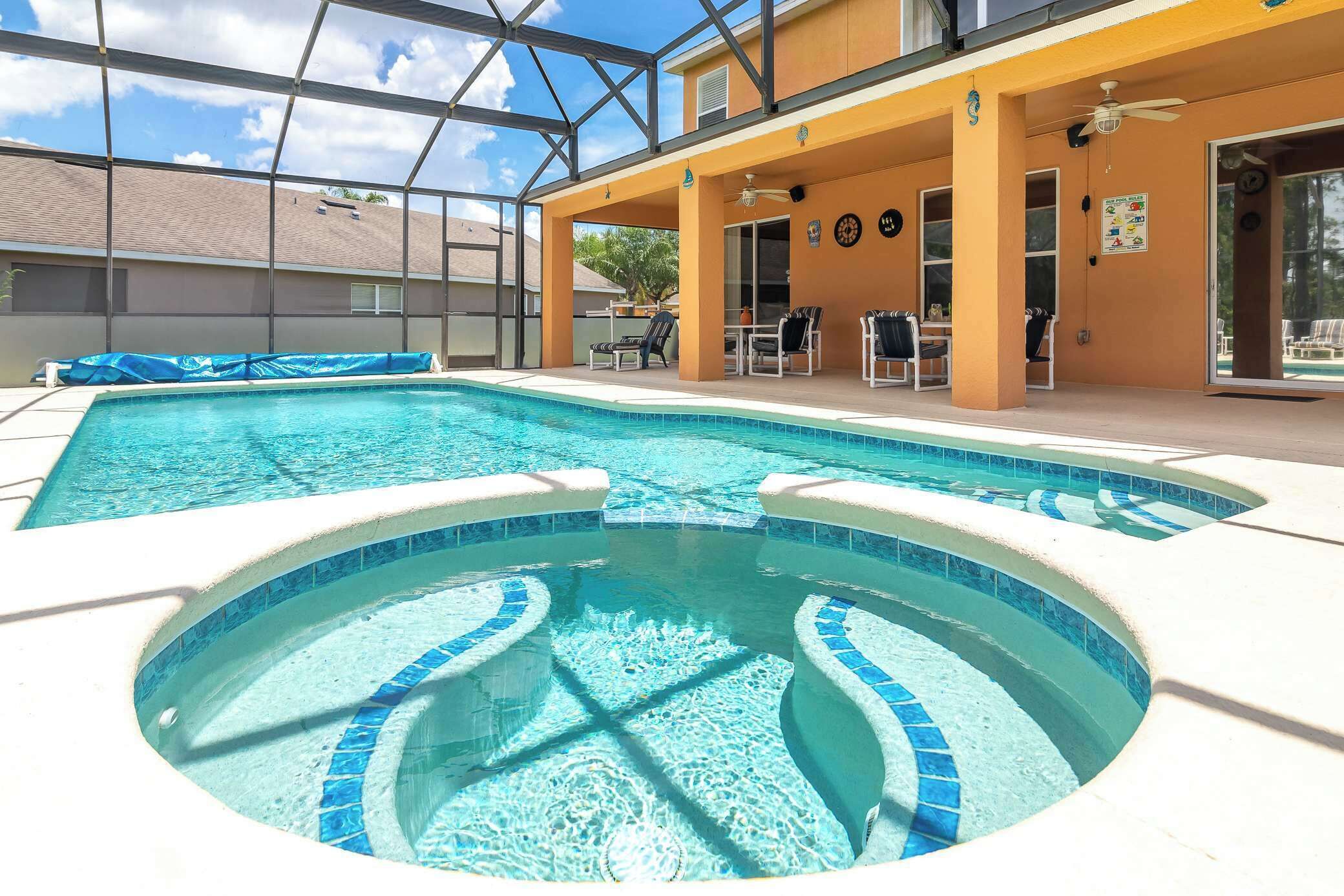 Outdoor pool, pool loungers