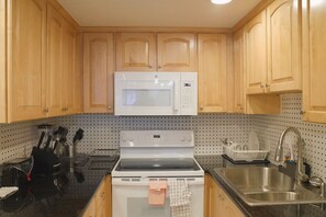 Kühlschrank, Mikrowelle, Ofen, Geschirrspüler
