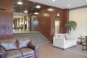 Interior - Spacious 3BR Condo: Perfect Location (Houston)