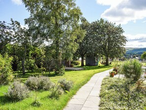 Property grounds - Impressive larger house, decorated to a very high standard. (Auchtermuchty)