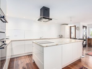 Dishwasher - Impressive larger house, decorated to a very high standard. (Auchtermuchty)