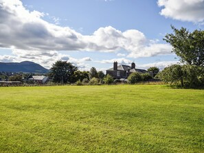 Property grounds - Impressive larger house, decorated to a very high standard. (Auchtermuchty)