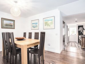 Dining - Impressive larger house, decorated to a very high standard. (Auchtermuchty)