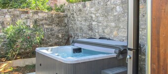 Awesome home in Svetvincenat with WiFi