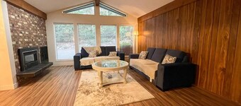 Beautiful farm house with a ton of space and a Sauna . Family  friendly