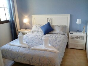 4 bedrooms, in-room safe, desk, iron/ironing board - 4 bedroom LUXURY villa with AC, private heated pool, XBOX and all the amenities! (Castillo Caleta de Fuste)