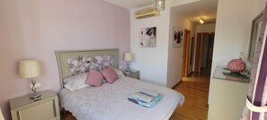4 habitaciones, caja de seguridad en la habitación y escritorio 