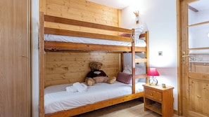 3 bedrooms, WiFi, bed sheets