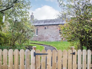 Property grounds - 2 bedroom accommodation in Hayton (Hayton)