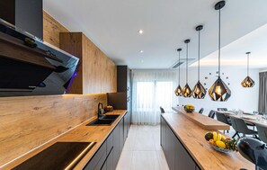 Fridge, microwave, oven, stovetop - Gorgeous home in Marina (Marina)