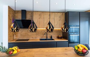 Kühlschrank, Ofen, Herdplatte, Geschirrspüler