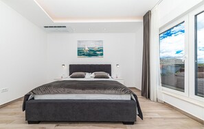 5 chambres, lit parapluie, Wi-Fi gratuit, draps fournis