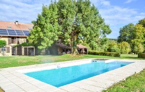 Pool - Beautiful home in Loisia with WiFi (Loisia)