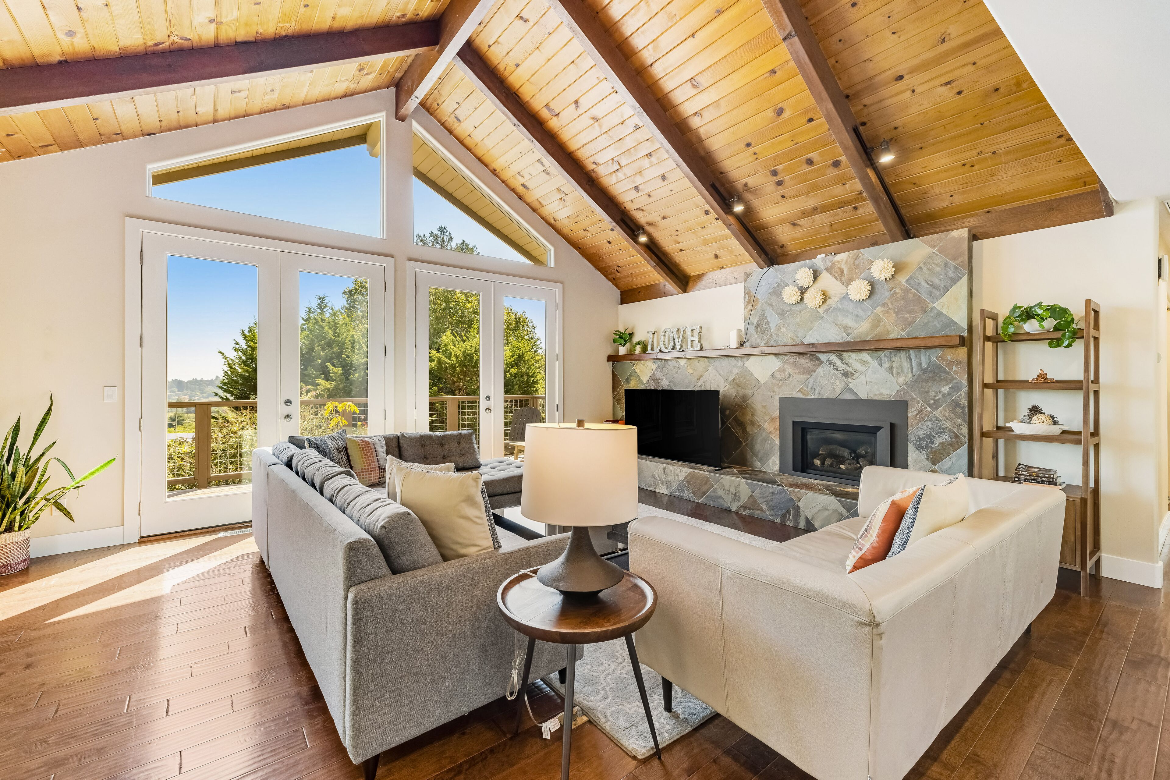 Beautiful mountain-view home with a private pool, pool spa, grill