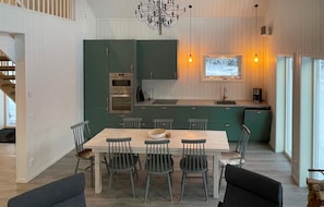 Fridge, microwave, oven, stovetop - Åreskutans fjällstuga (Huså)