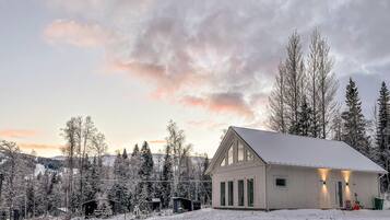 المنشأة من الخارج