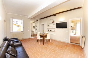 Interior - Lovely apartment for 5 people with A/C, WIFI, TV and panoramic view (Lucca)