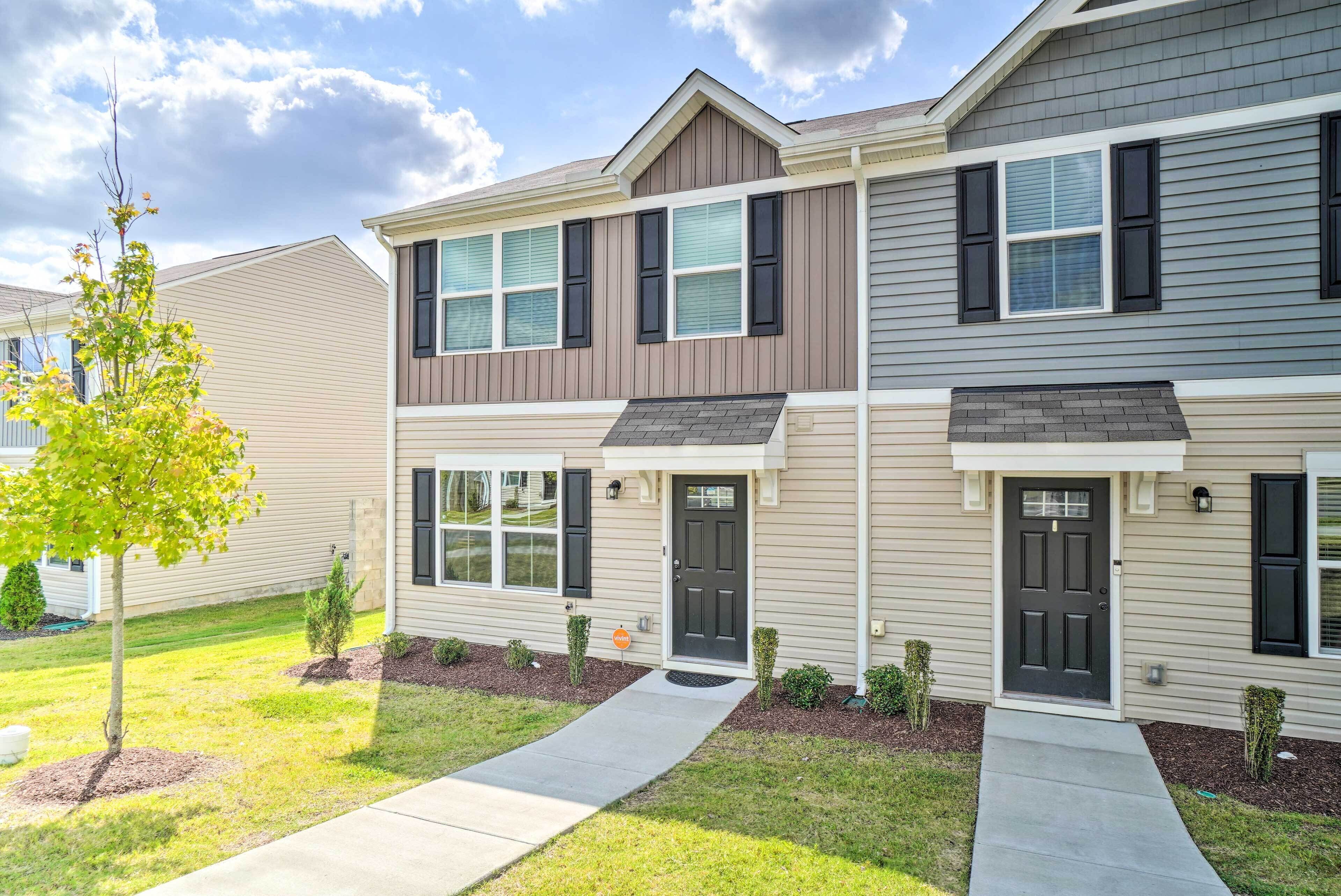 Modern Townhome ~ 7 Mi to Downtown Nashville!