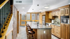 Condo, Multiple Beds, Hot Tub, Mountain View | Private kitchen
