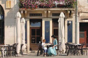 Outdoor dining - Holiday apartment mit Klimaanlage und Balkon (Pula)
