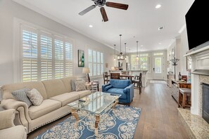 Televisie en een open haard