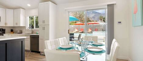 House, Multiple Beds, Pool Access, Mountain View (Desert Hideaway) | Dining