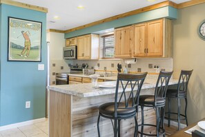 Condo, Multiple Beds, Patio, Golf View | Private kitchen | Fridge, microwave, oven, stovetop - The Golf Lodge (Branson)