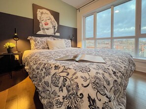 2 camere, una scrivania, ferro/asse da stiro, culla da viaggio