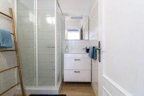 Shower, hair dryer, towels - Tabaiba Ocean View Apartment zOlH (Santa Cruz de Tenerife)