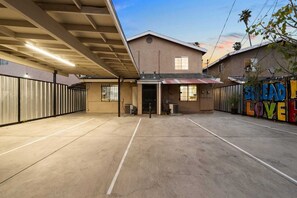 Exterior - LA Group Stay • Sleeps 10 • Parking+Near SoFi+LAX (Los Angeles)