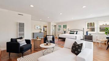 3 bedrooms, desk, iron/ironing board, free WiFi