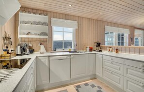 Fridge, dishwasher, coffee/tea maker - Lovely home in Slagelse with WiFi (Slagelse)