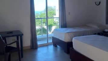 Habitación triple junior | Camas con pillow-top, cortinas blackout, wifi gratis y ropa de cama
