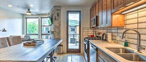 Fridge, microwave, stovetop, dishwasher