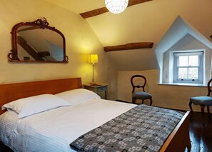 2 bedrooms, bed sheets