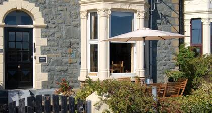 Sand Dune Apartment (wheelchair accessible) in Barmouth