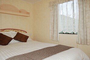 2 bedrooms, travel crib, WiFi