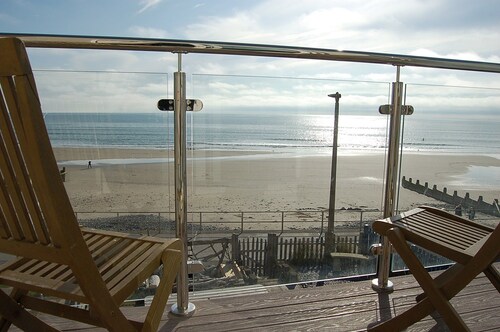 Chwerthin Y Mor Beach House