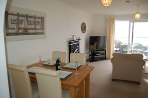 Dining - Ty Traeth Beach House (Tywyn)
