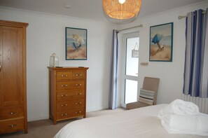 2 bedrooms, internet, bed sheets - Ty Traeth Beach House (Tywyn)