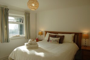 2 bedrooms, Internet, bed sheets - Ty Traeth Beach House (Tywyn)