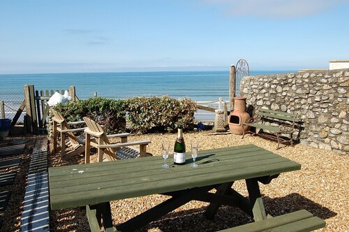 Dolphin Beach House In Tywyn