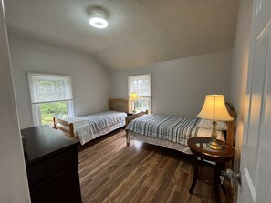 3 dormitorios, tabla de planchar con plancha, wifi gratis y ropa de cama
