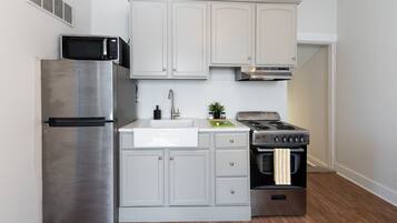 Frigorífic, microones, forn i placa de cuina