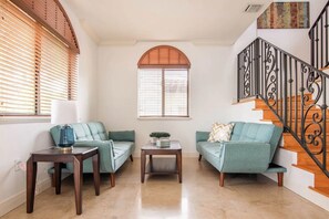 Living area - Beautiful home steps of the beach (Miami Beach)