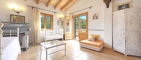 4 bedrooms, iron/ironing board, travel cot, free WiFi