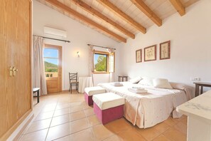 4 Schlafzimmer, Bügeleisen/Bügelbrett, Reisekinderbett, kostenloses WLAN