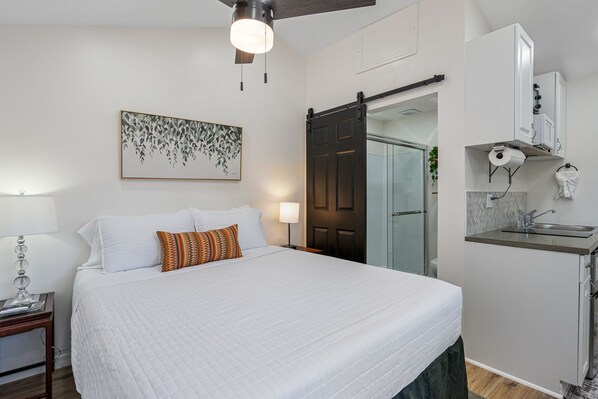 Iron/ironing board, free WiFi, bed sheets - Tiny Home Near USF and Downtown—Patio, Fast Wi-fi (Tampa)